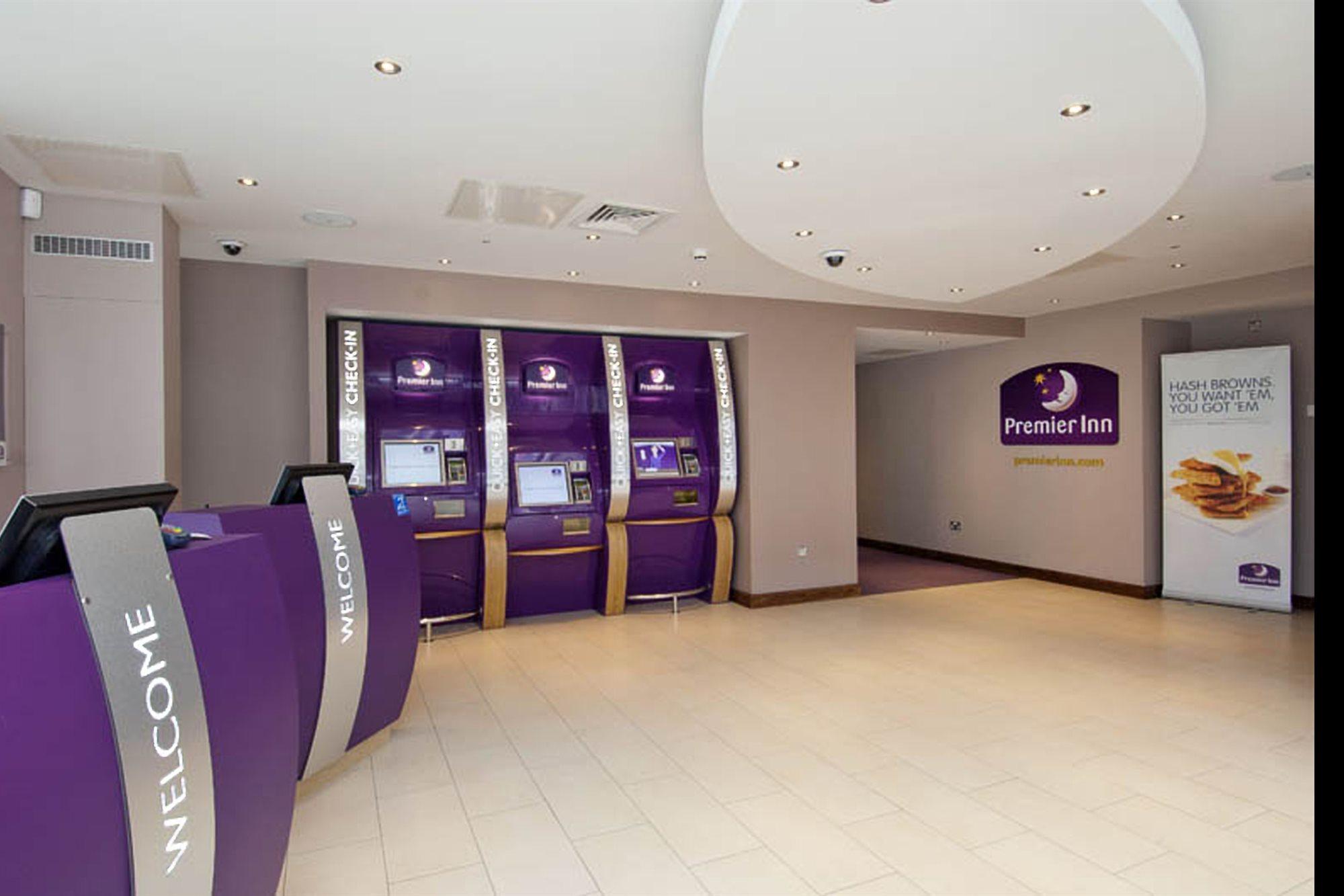 Premier Inn London Ealing Brentford Exterior photo