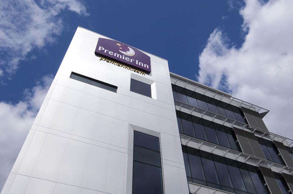 Premier Inn London Ealing Brentford Exterior photo