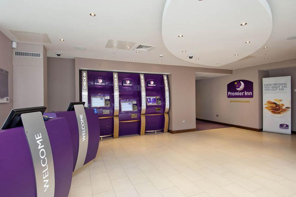 Premier Inn London Ealing Brentford Exterior photo