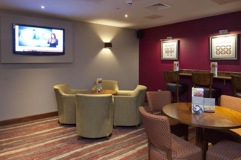 Premier Inn London Ealing Brentford Exterior photo