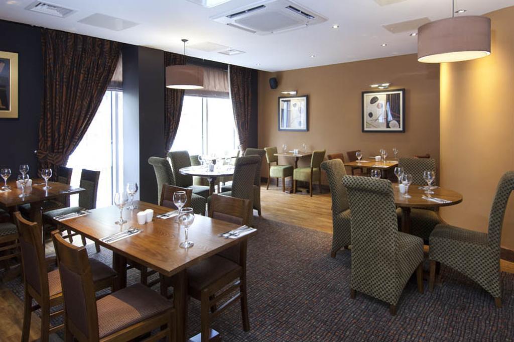 Premier Inn London Ealing Brentford Exterior photo