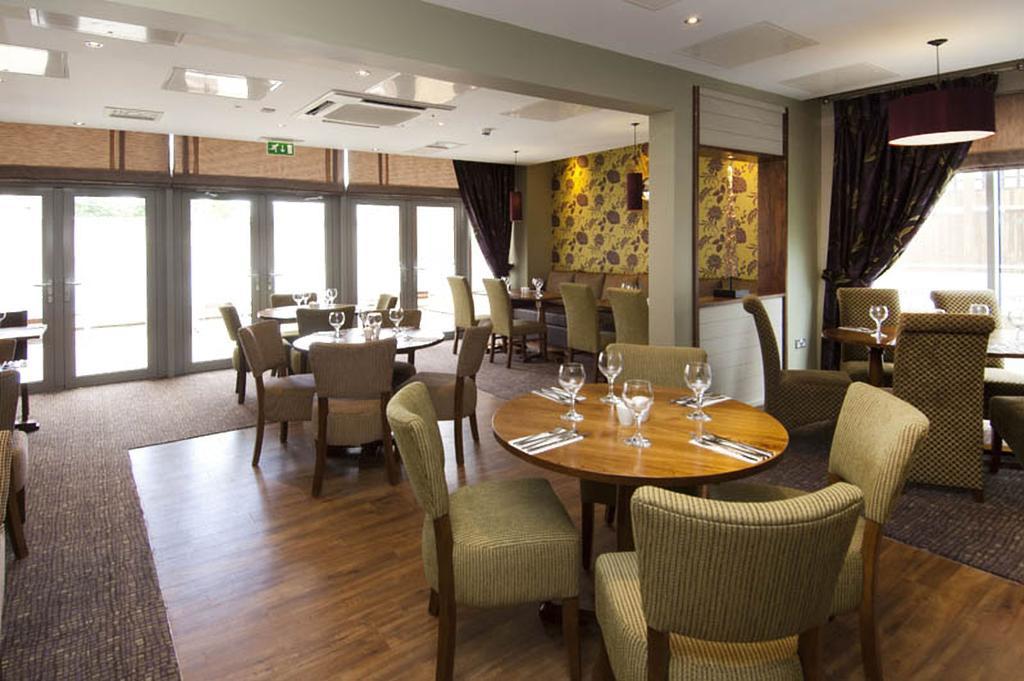 Premier Inn London Ealing Brentford Exterior photo