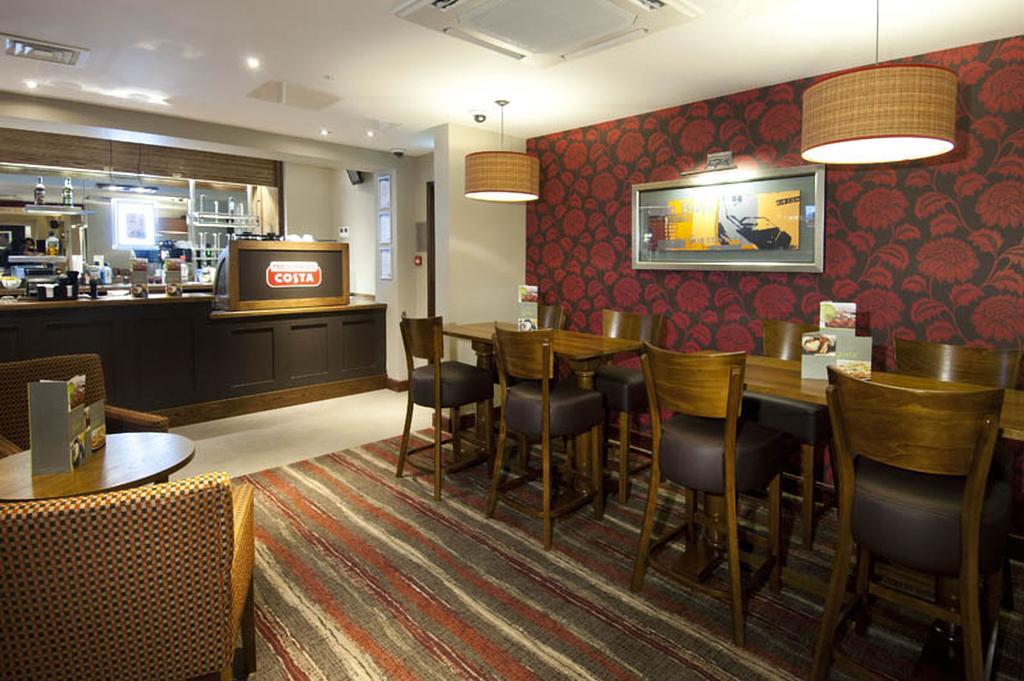 Premier Inn London Ealing Brentford Exterior photo