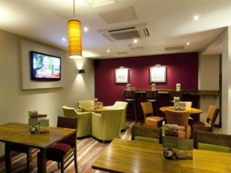 Premier Inn London Ealing Brentford Exterior photo