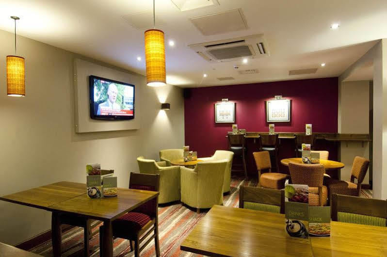 Premier Inn London Ealing Brentford Exterior photo