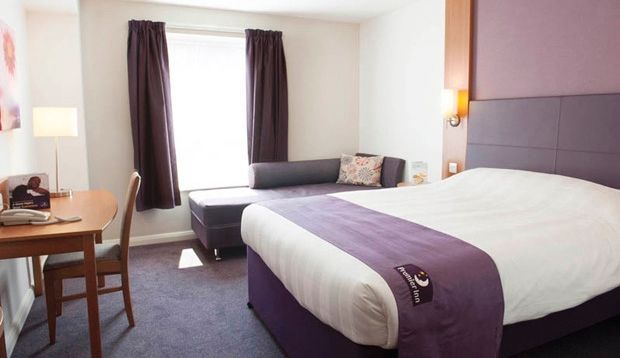 Premier Inn London Ealing Brentford Exterior photo