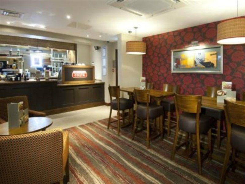 Premier Inn London Ealing Brentford Exterior photo