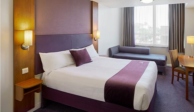 Premier Inn London Ealing Brentford Exterior photo